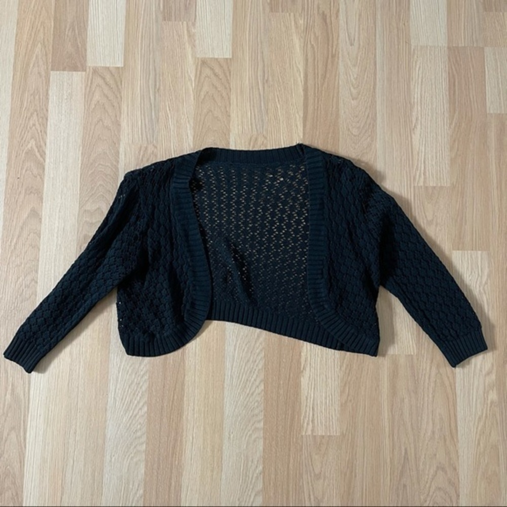 Black crop mid-sleeve cardigan